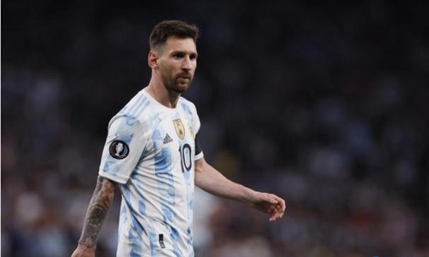 华为Mate 70 Air真机谍照曝光：采用塑料中框、侧边指纹